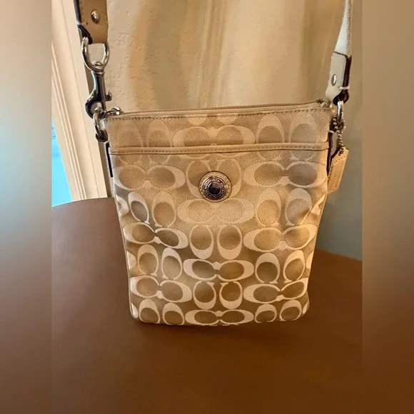 **SALE**Coach Beige Signature Crossbody Bag from 2008 - Picture 1 of 16